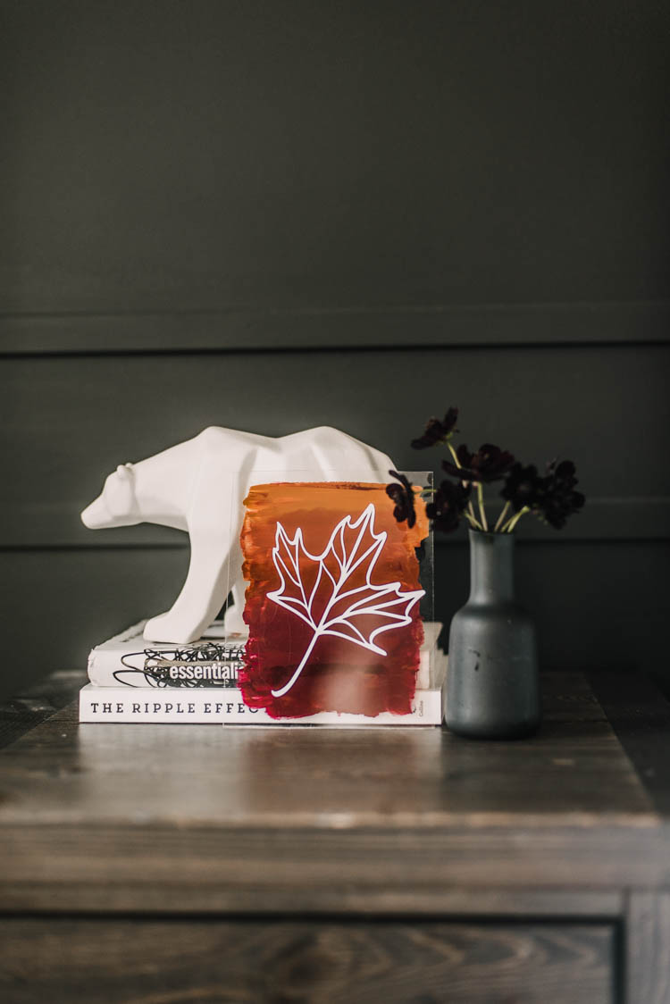 DIY acrylic sign made from a free SVG file of that line art maple leaf!