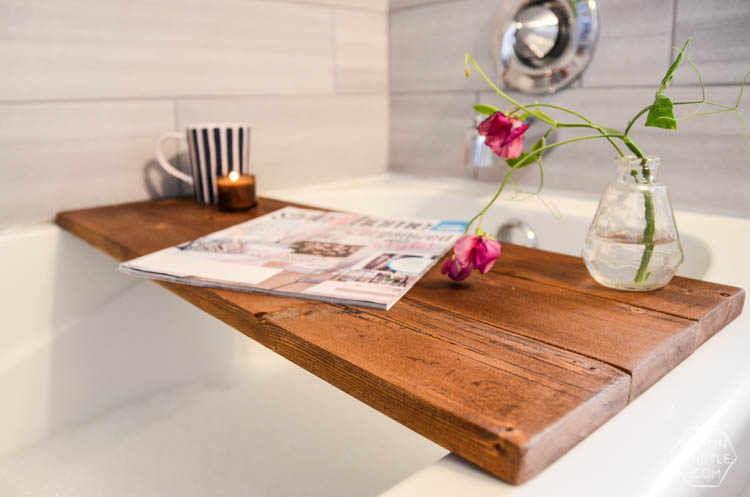 DIY Wooden Bath Caddy- this would make the perfect christmas gift! *hint hint*