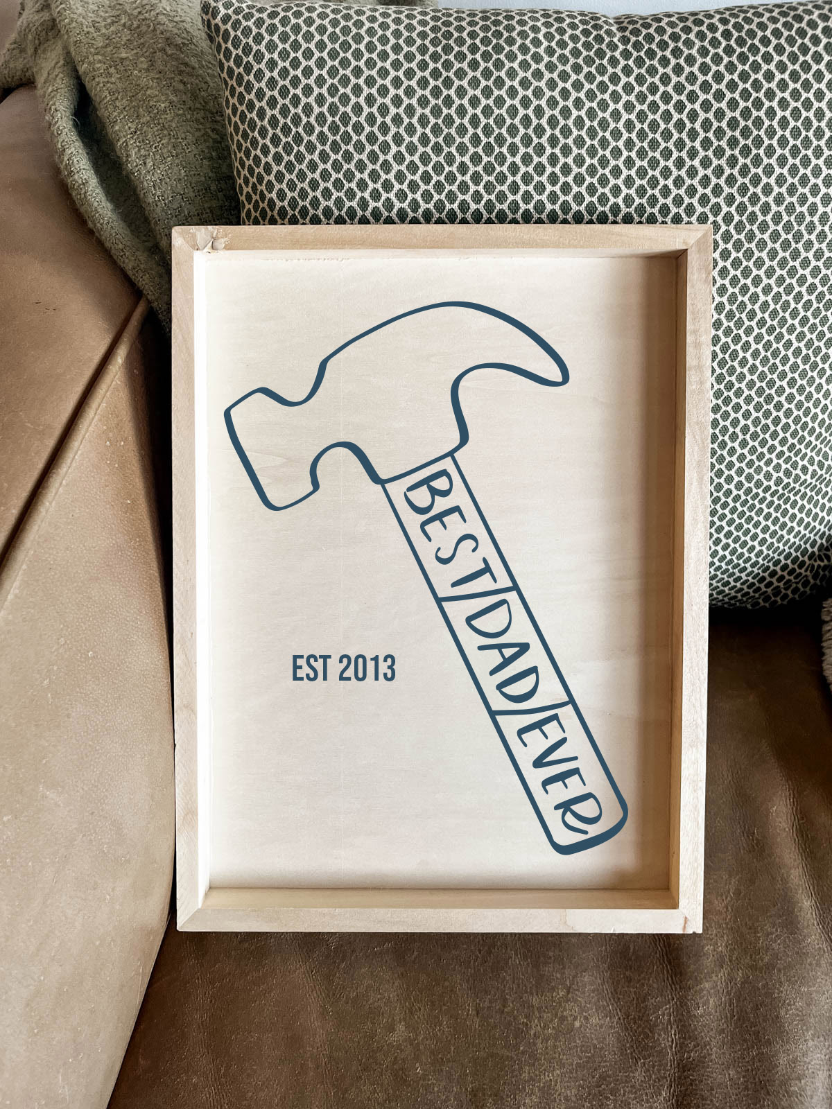 Best Dad Ever est 2013 DIY wooden sign with hammer design