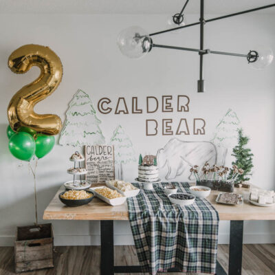 Bear themed table for a woodland birthday party
