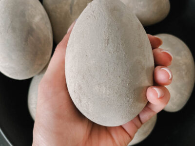 DIY Concrete look easter eggs