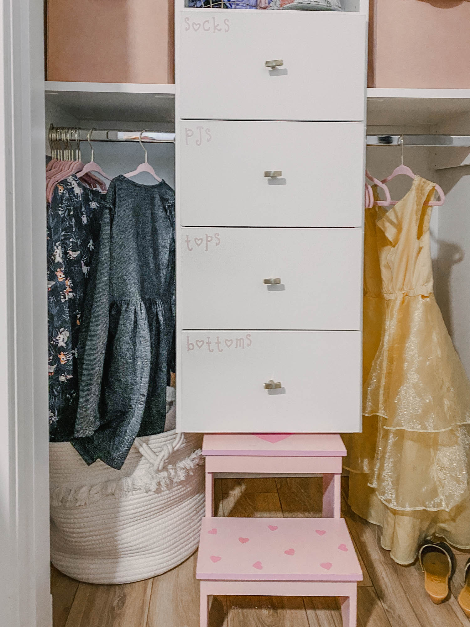 Label kids closet drawers