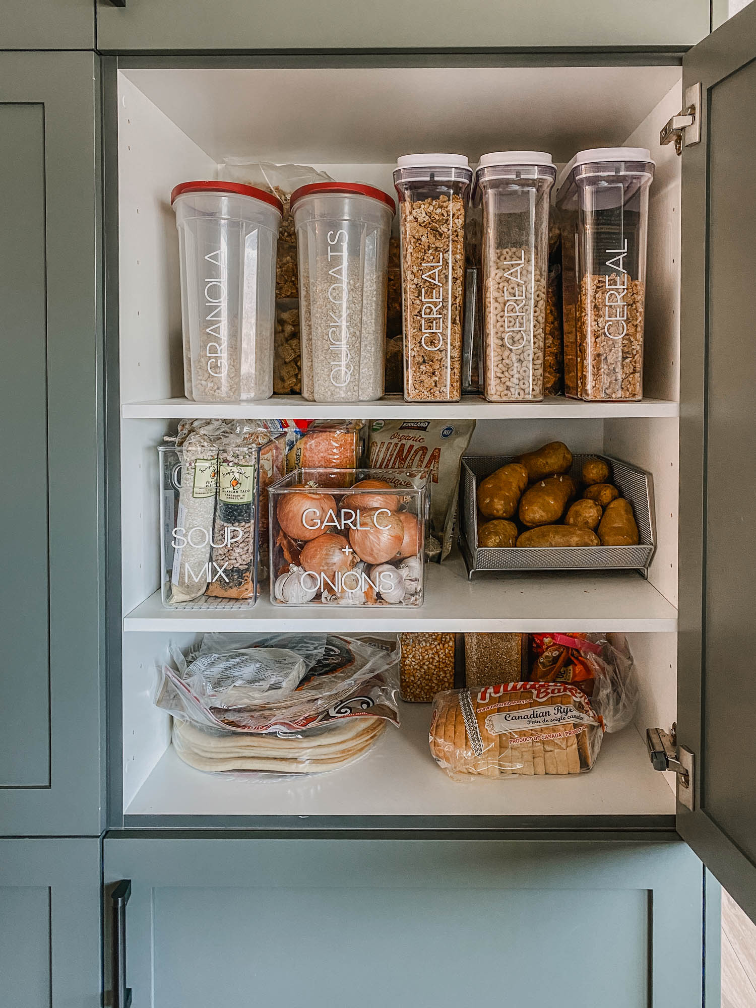 Organize your pantry with DIY labels and clear baskets