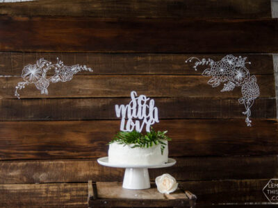 I LOVE this floral rustic backdrop- it's so perfect for a wedding or photo booth... it's so intricate, I can't believe it isn't drawn on there