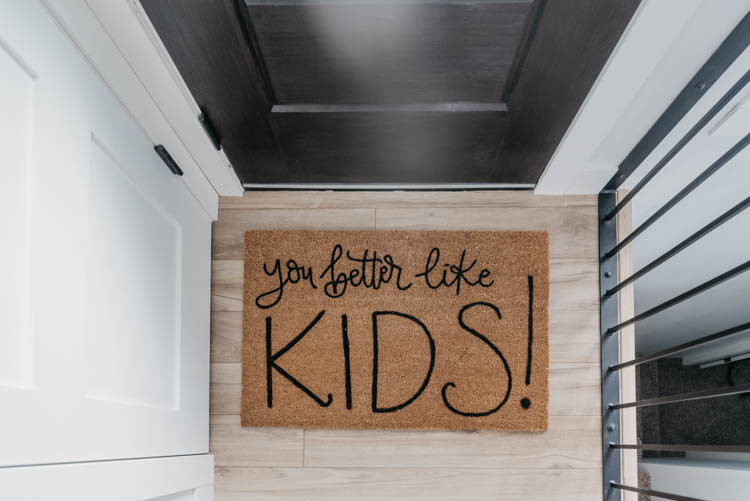 DIY Personalized Door Mat- great video tutorial on how to letter on coir mats!