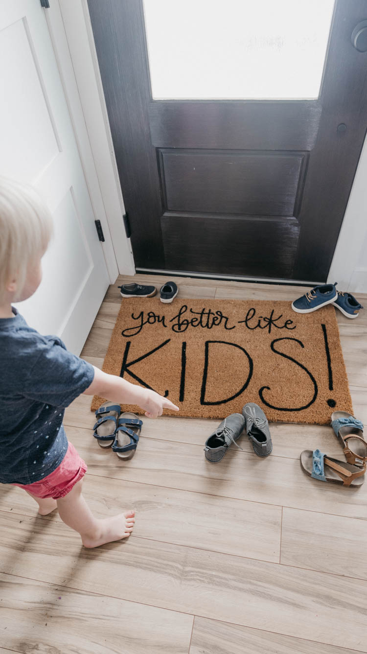  DIY Personalized Door Mat- great video tutorial on how to letter on coir mats!