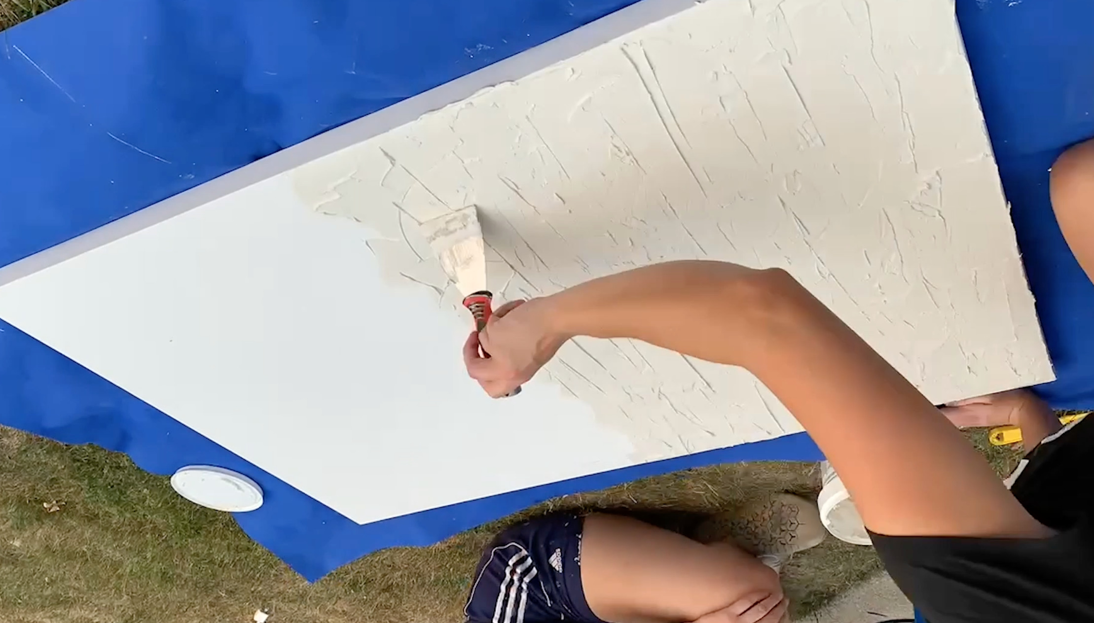 How to paint with drywall mud