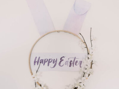 Modern DIY Easter Wreath... love this easter bunny hoop wreath!