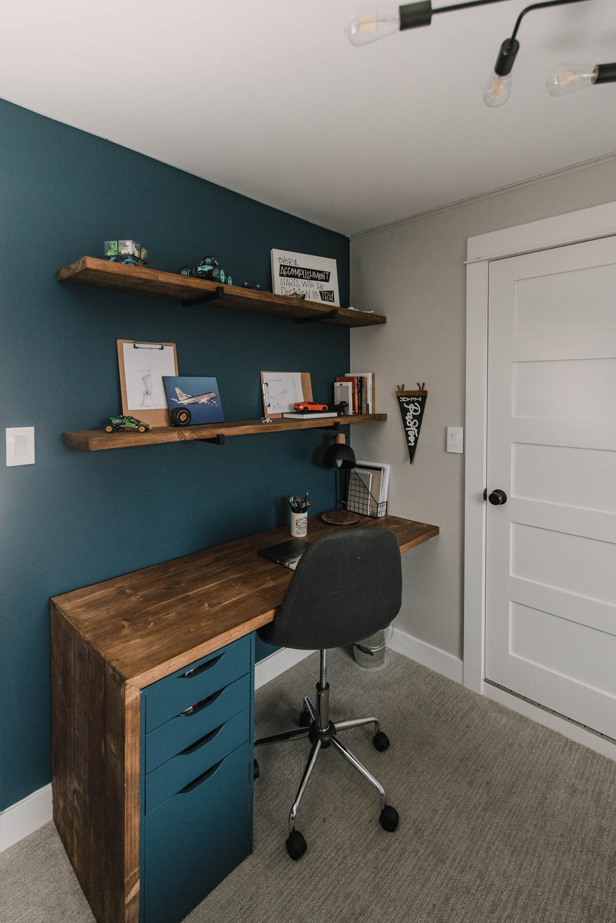 DIY Tween Bedroom makeover with modern built in desk and shelving