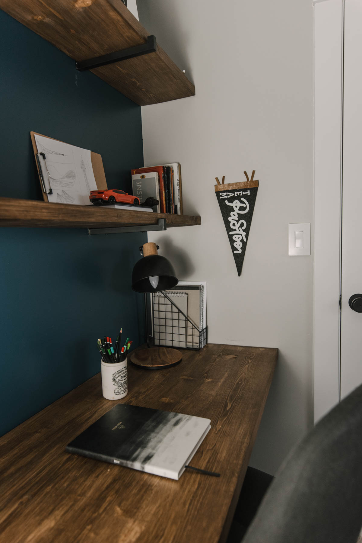 Tween boys bedroom makeover- DIY wall decor