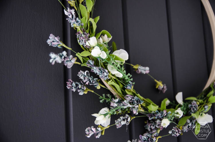 I love this simple spring hoop wreath! Perfectly spring-y without being over the top. 