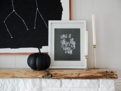 Free Halloween Printable- I love this ghostly hand lettering! Perfect for classy Halloween decorating