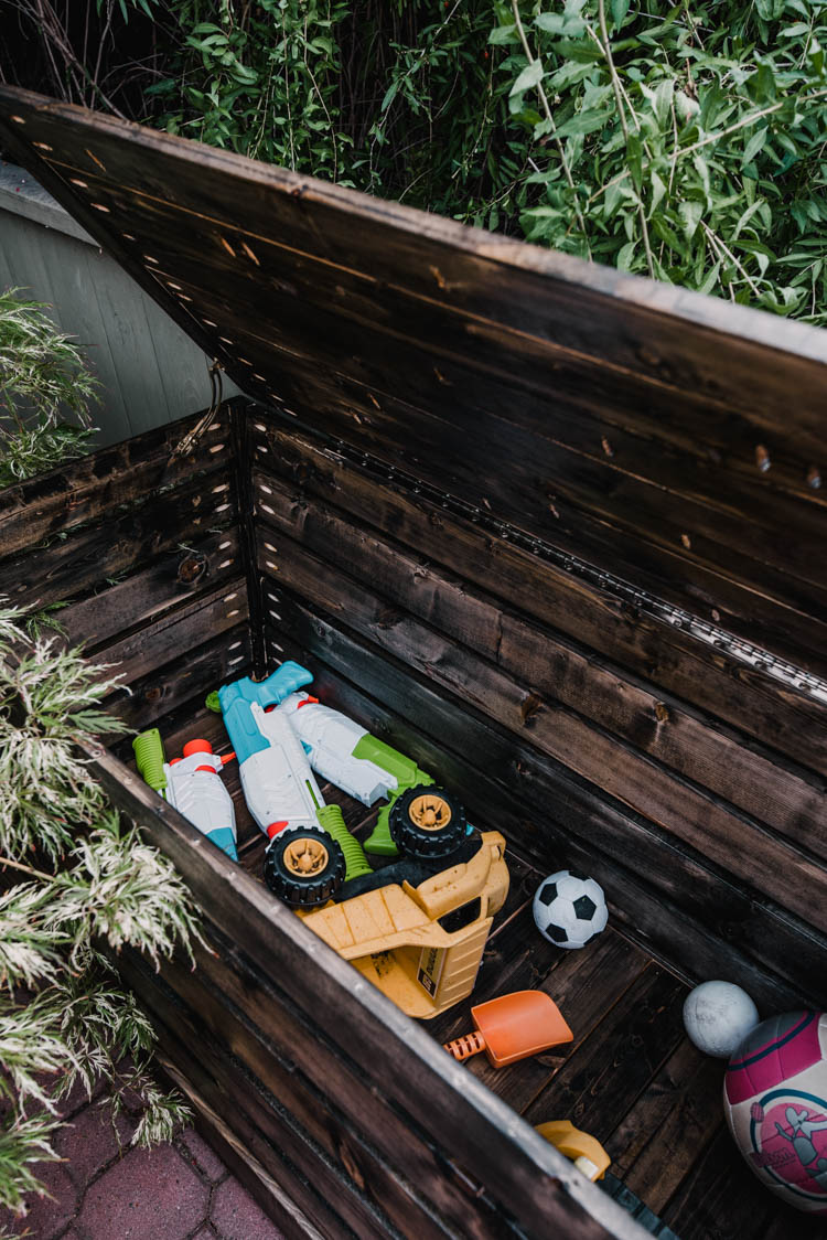 Modern DIY Outdoor Toy Storage Chest - Free plans and DIY tutorial