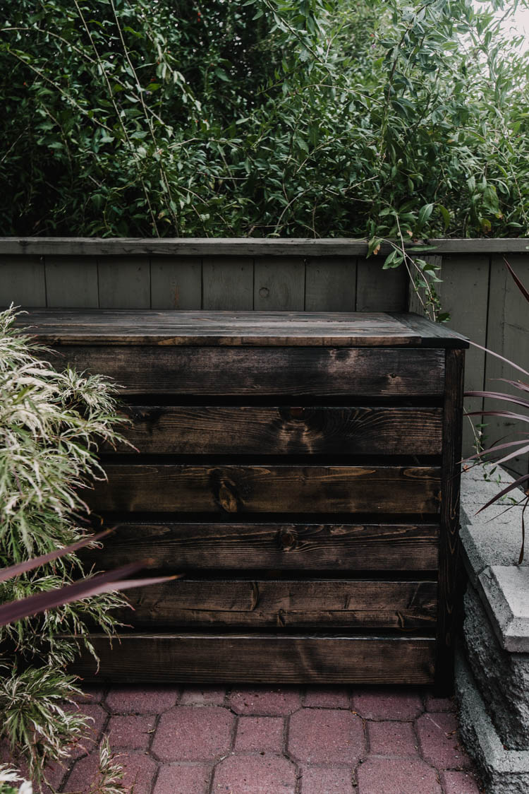 Modern DIY Outdoor Toy Storage Chest - Free plans and DIY tutorial