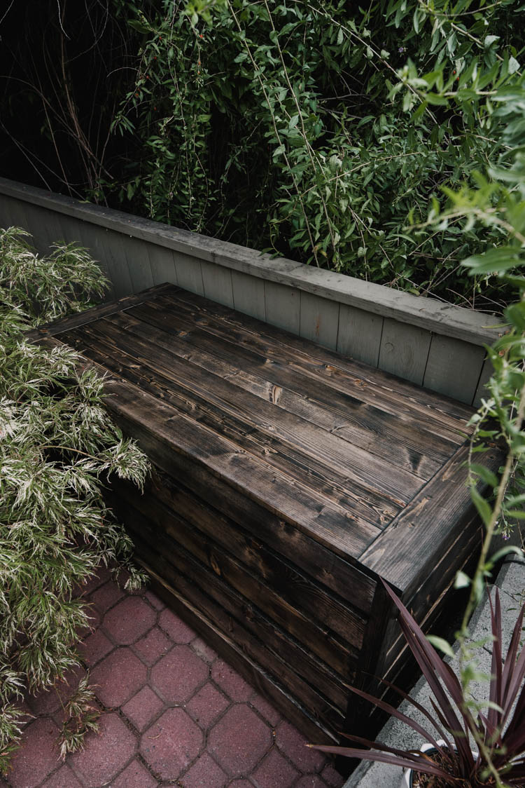 Modern DIY Outdoor Toy Storage Chest - Free plans and DIY tutorial