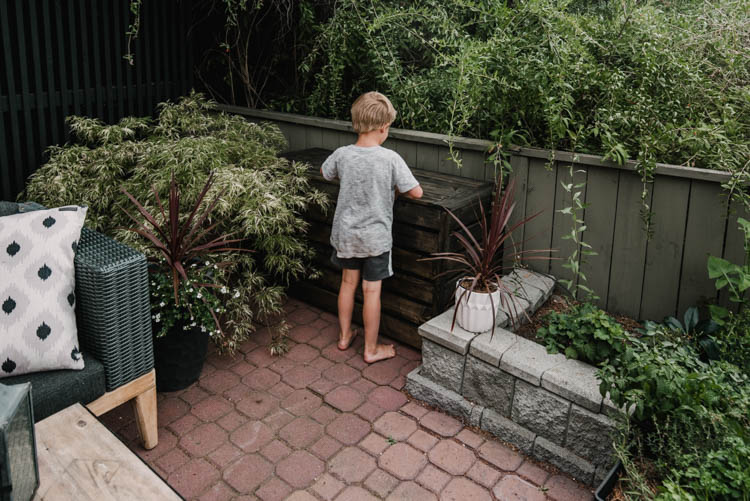 Modern DIY Outdoor Toy Storage Chest - Free plans and DIY tutorial