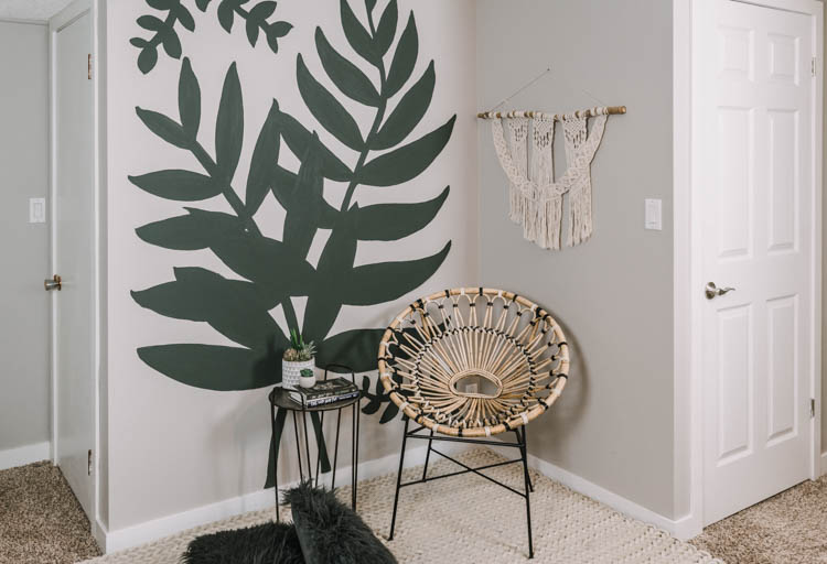 DIY Botanical Mural - a simple version with a timelapse video of the process. Good tips for a beginner too!