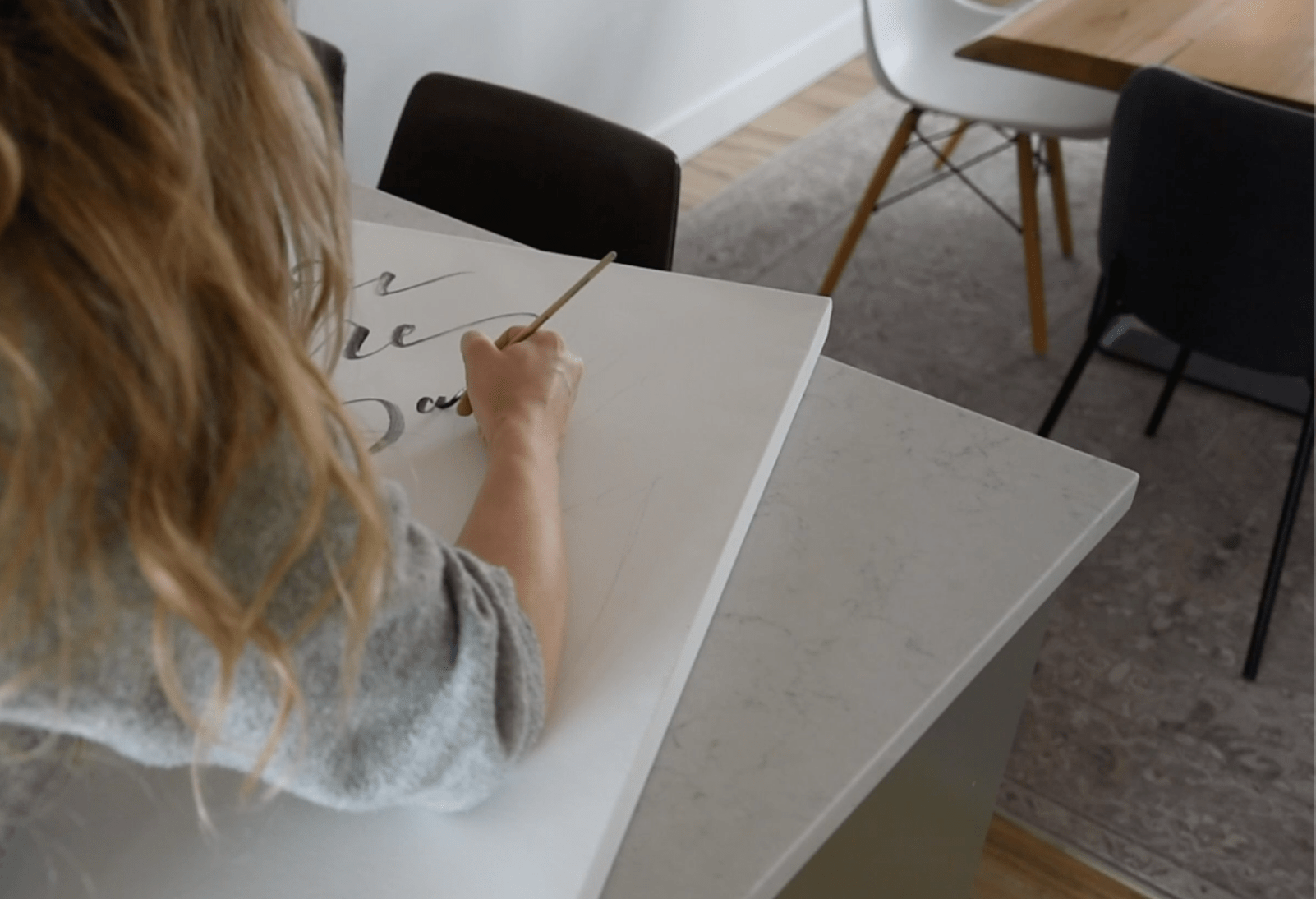 how to brush letter on canvas with acrylic paint